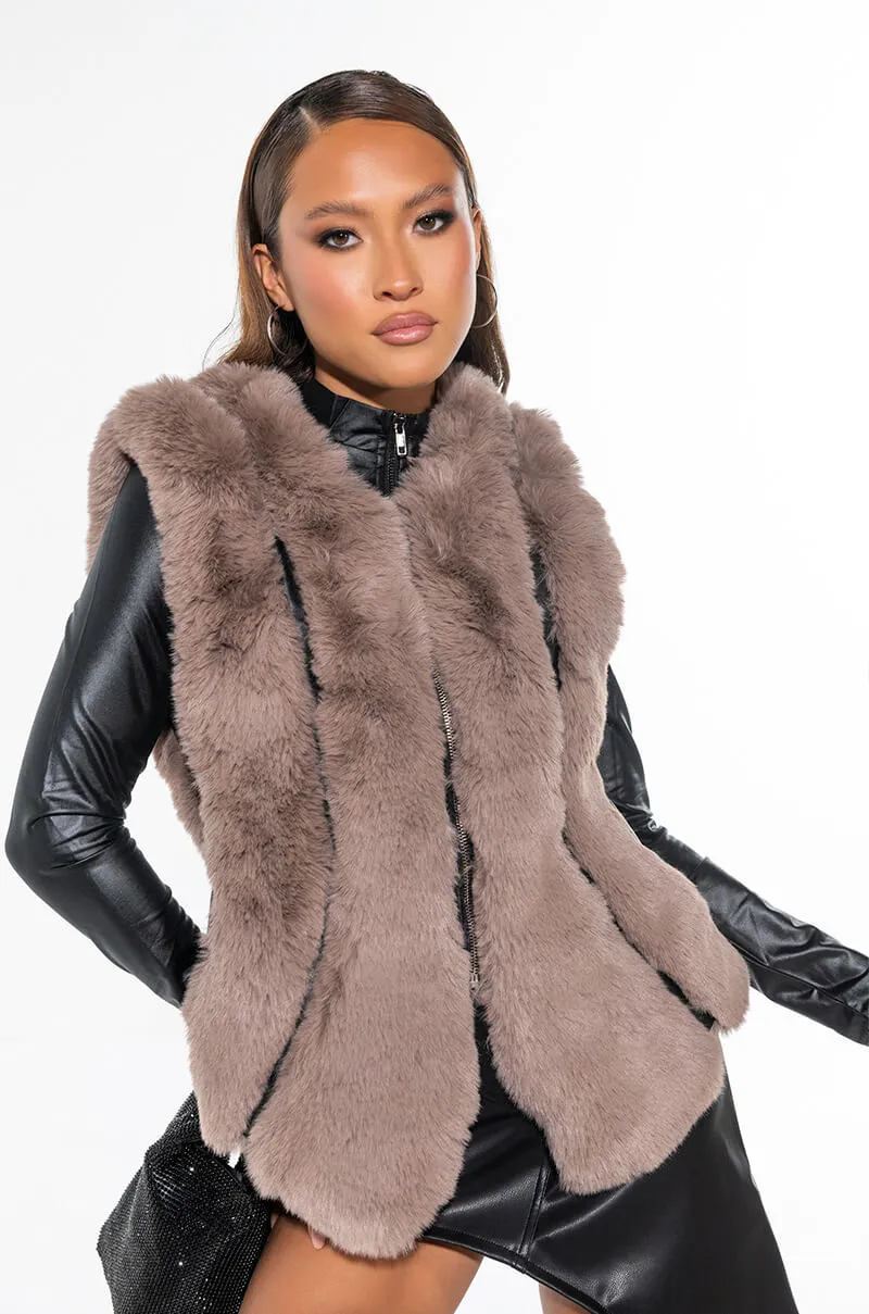 AZALEA WANG ESKIMO HOODED FAUX FUR VEST