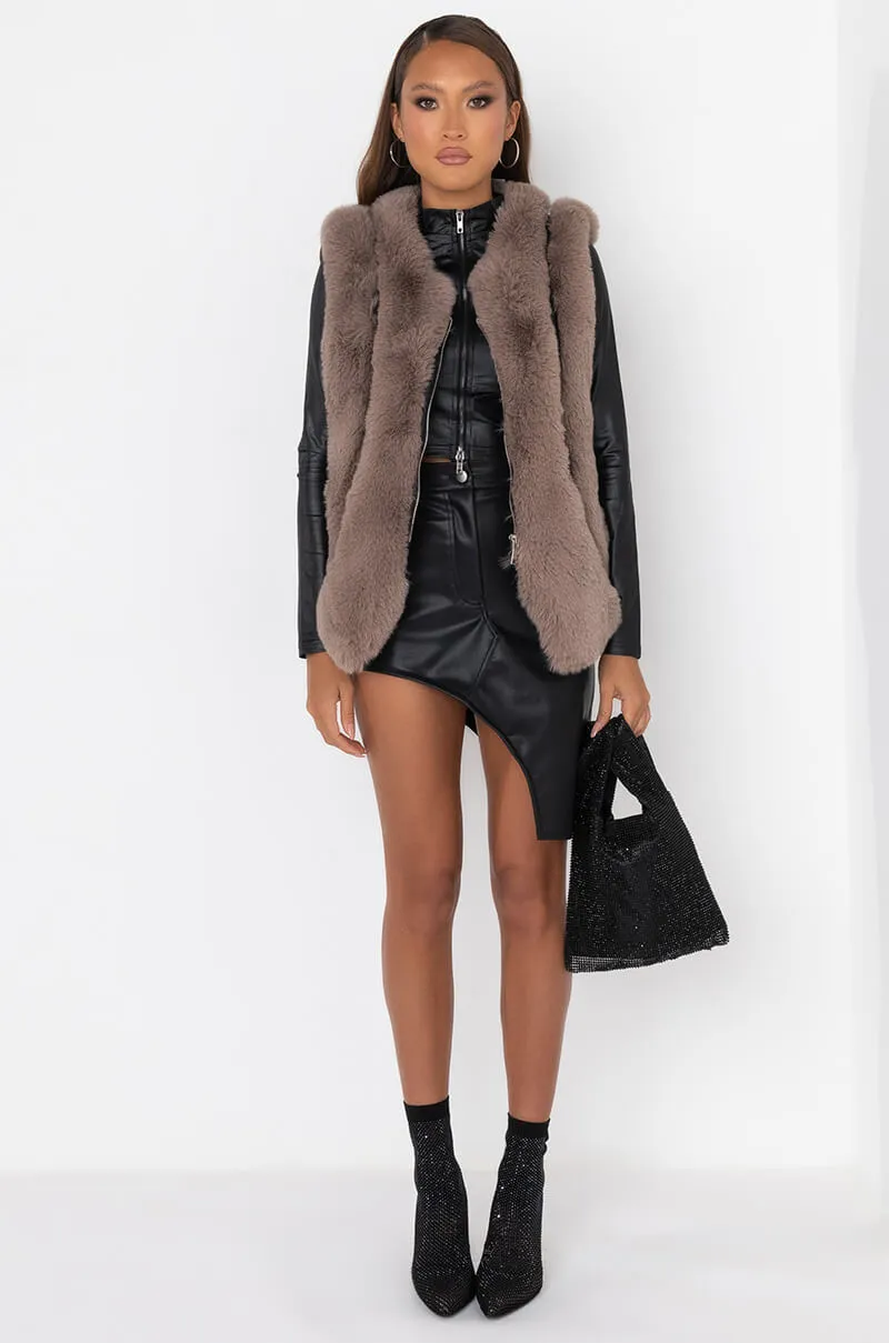 AZALEA WANG ESKIMO HOODED FAUX FUR VEST