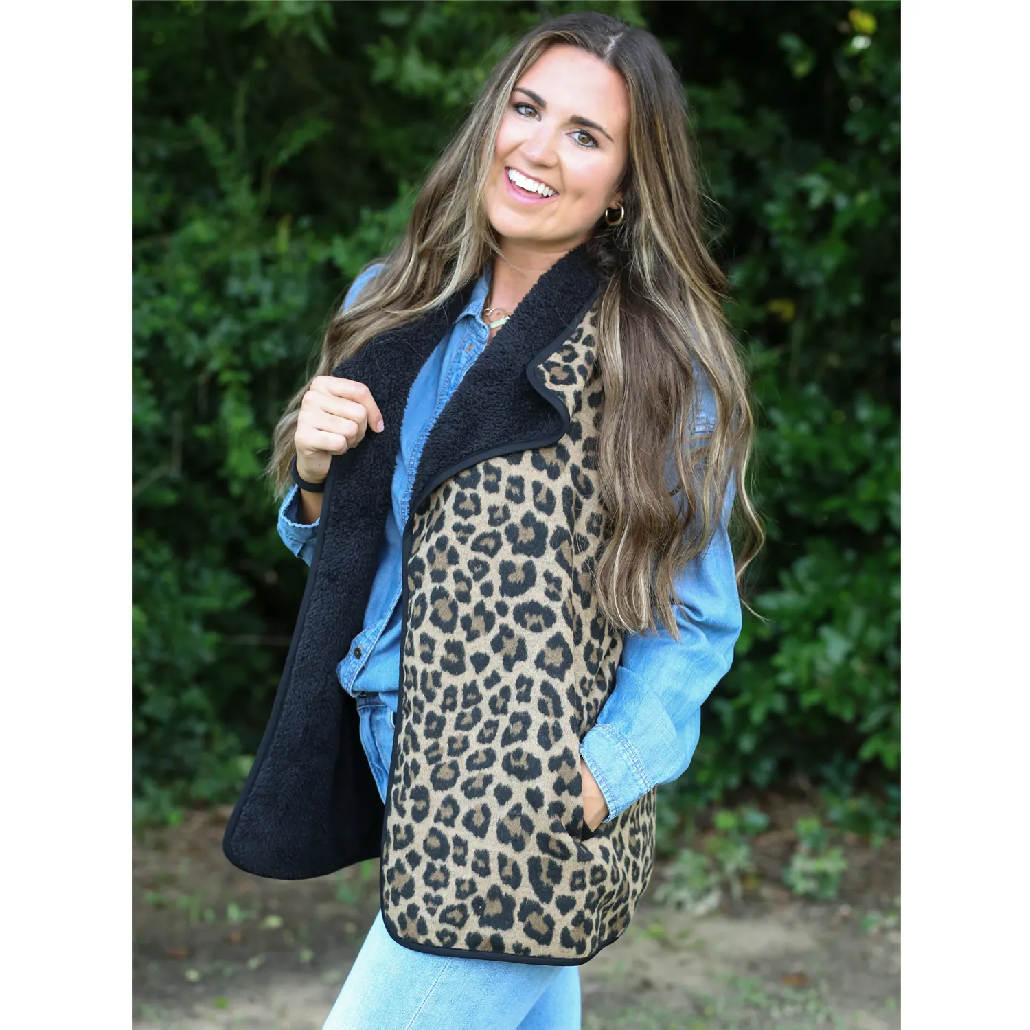 BP-4588 Reversible Leopard and Black Sherpa Vest